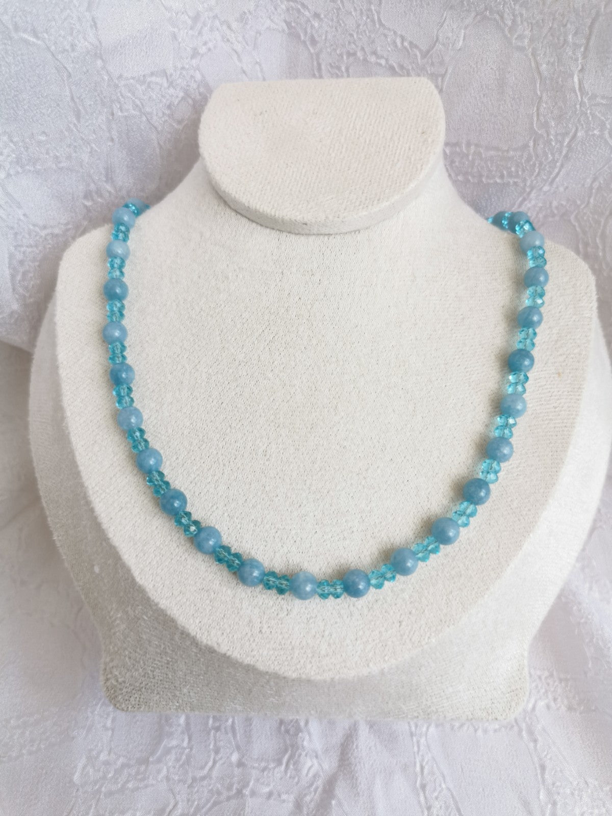 Collier en calcédoine et perle fantaisie facettée