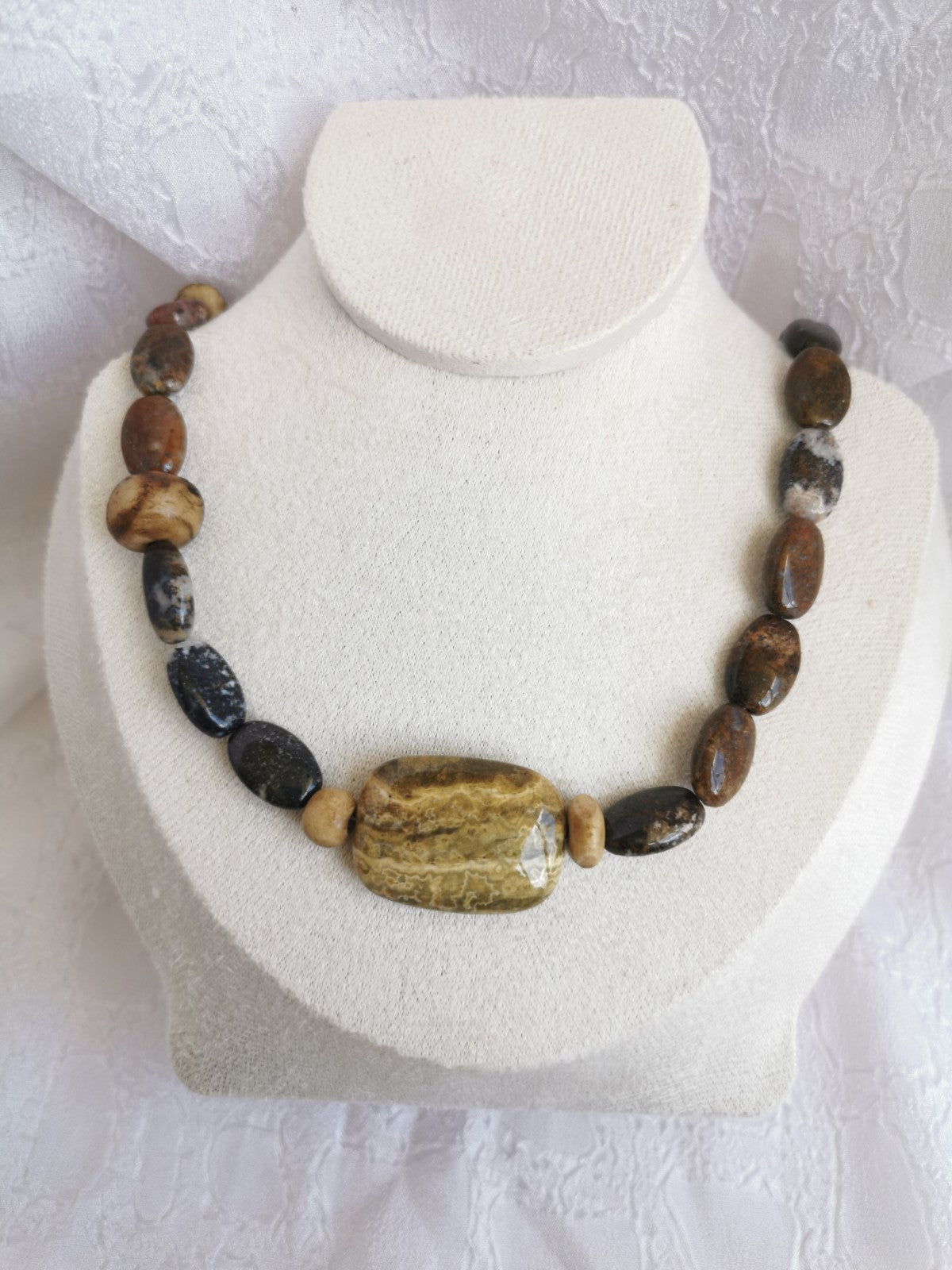Collier asymétrique en jaspe paysage et bois
