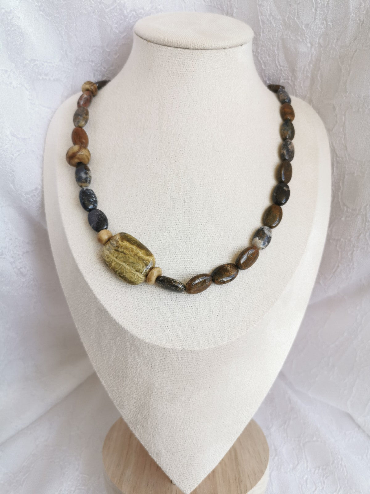 Collier asymétrique en jaspe paysage et bois
