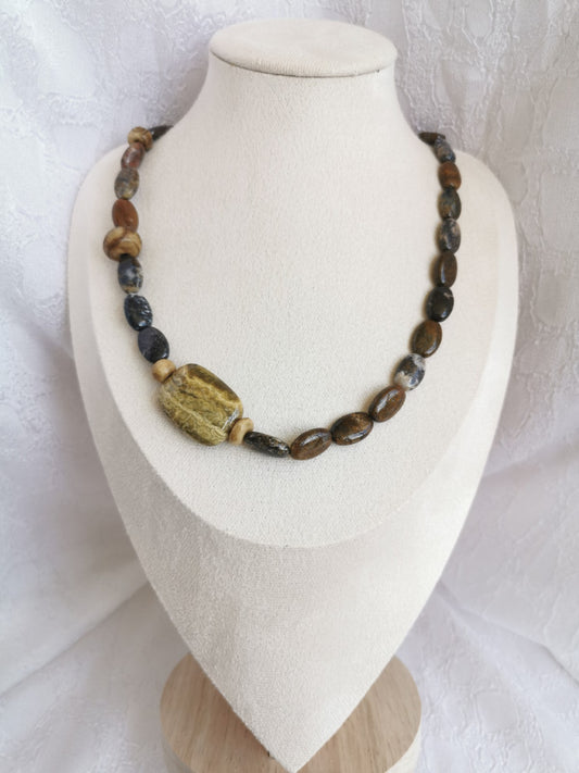 Collier asymétrique en jaspe paysage et bois
