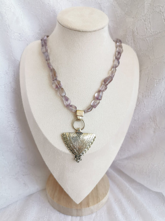 Collier en améthyste avec pendentif ethnique
