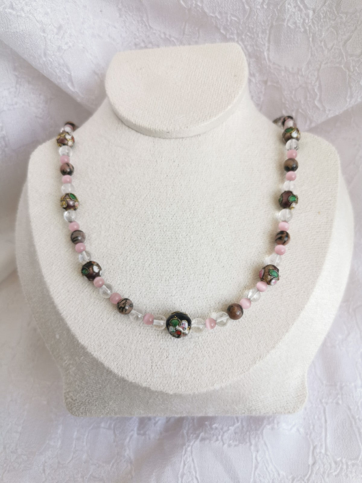 Collier fantaisie émaux et perle de synthèse