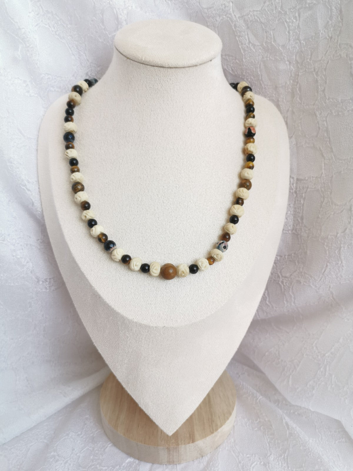 Collier Œil de Tigre, Onyx & Perles Végétales Sculptées