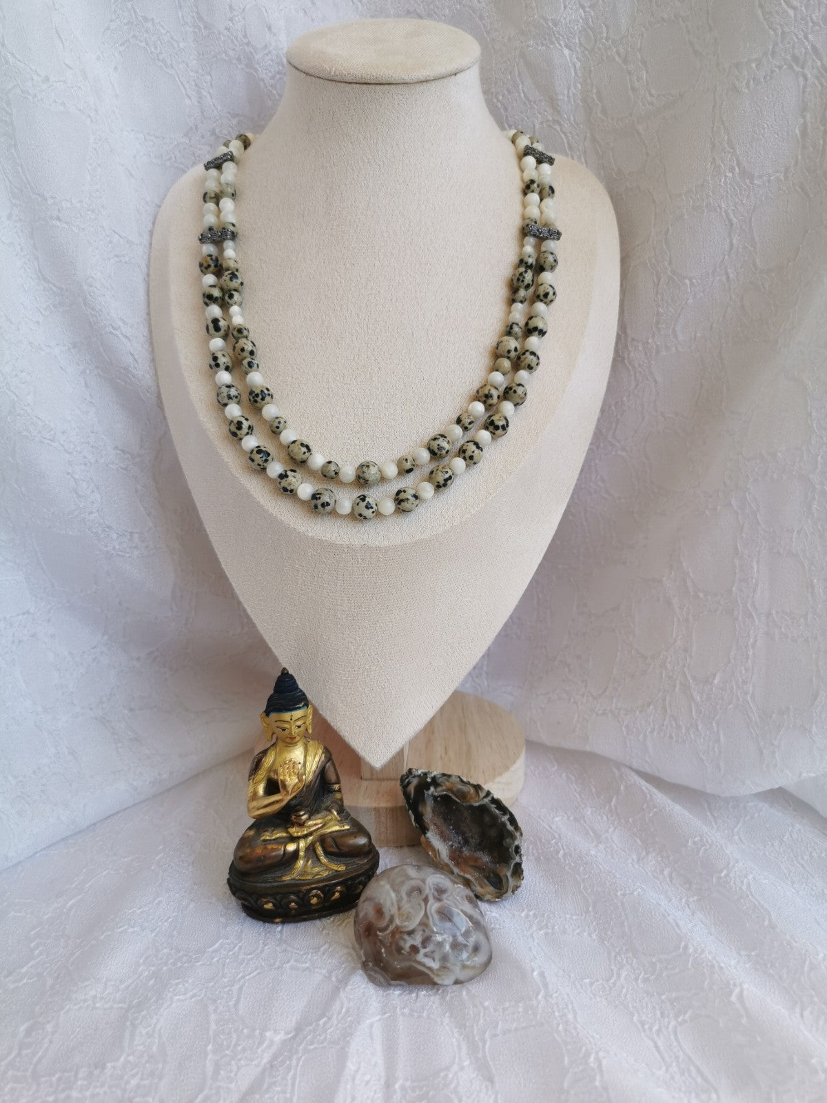 Collier deux rangs style ancien en nacre et jaspe dalmatien