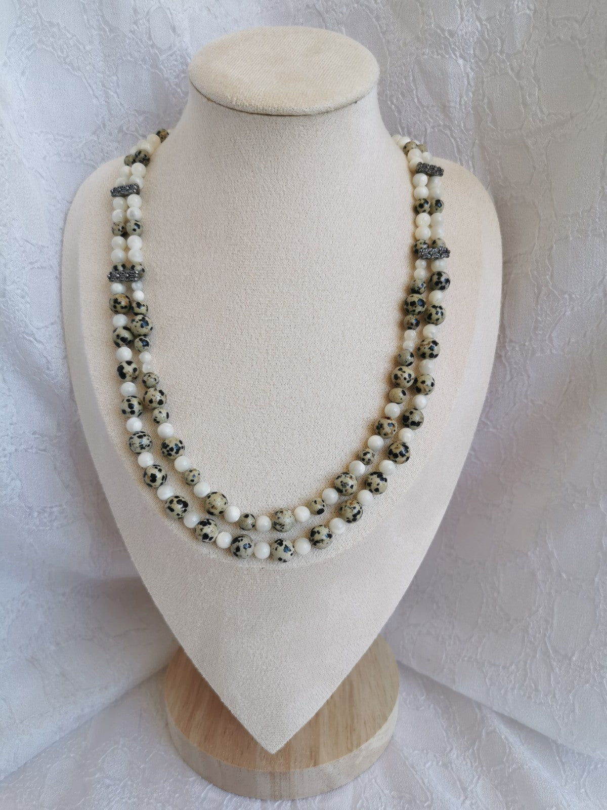 Collier deux rangs style ancien en nacre et jaspe dalmatien