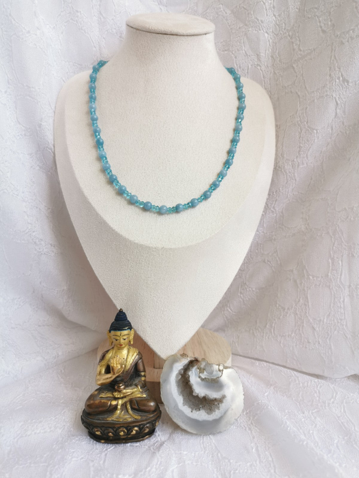 Collier en calcédoine et perle fantaisie facettée