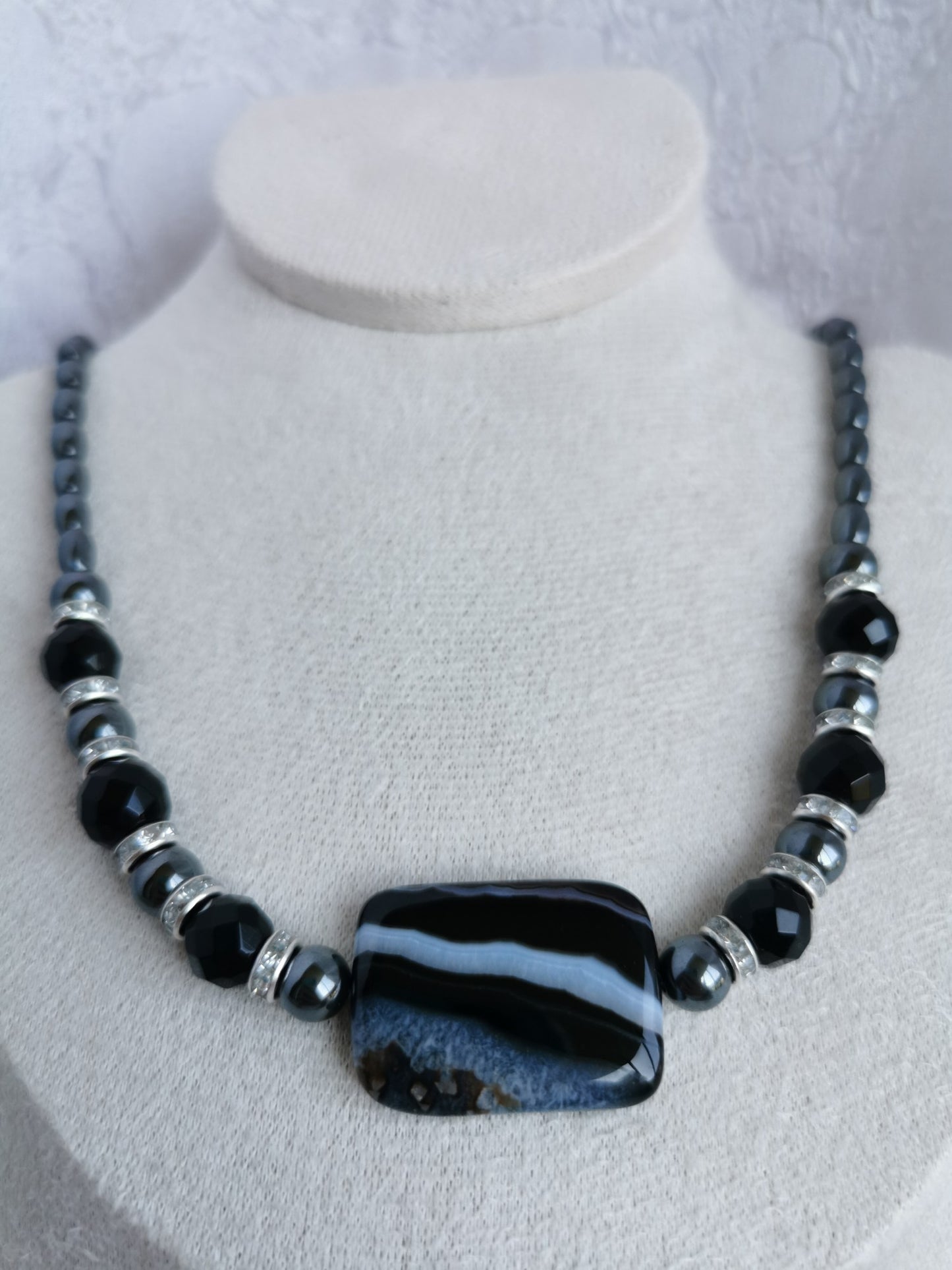Collier hématite, onyx et agate noire rubanée