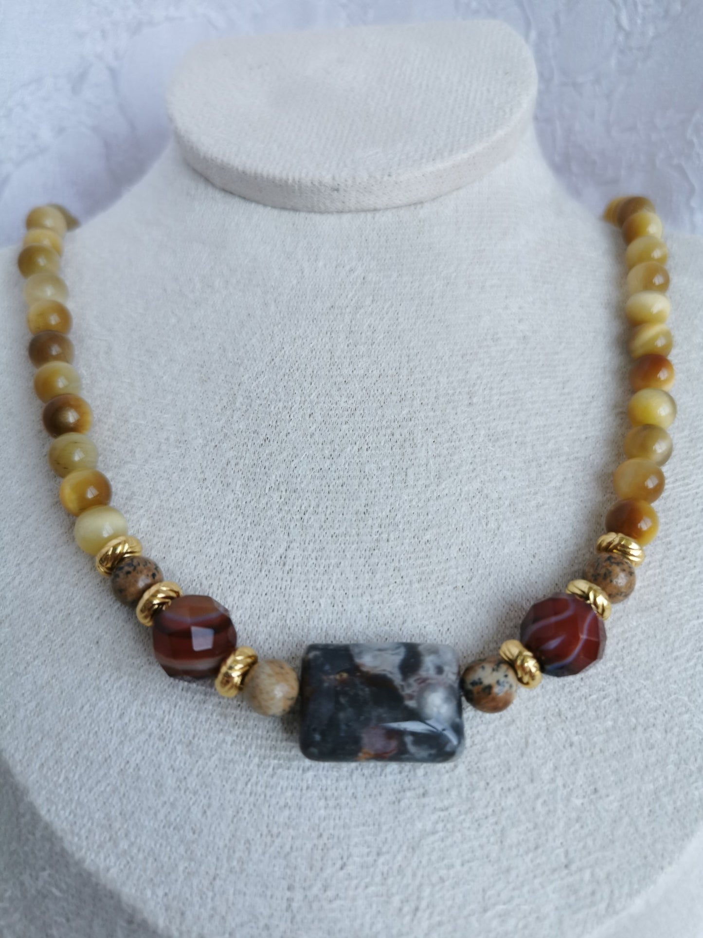 Colliers œil de tigre, jaspe paysage, agate