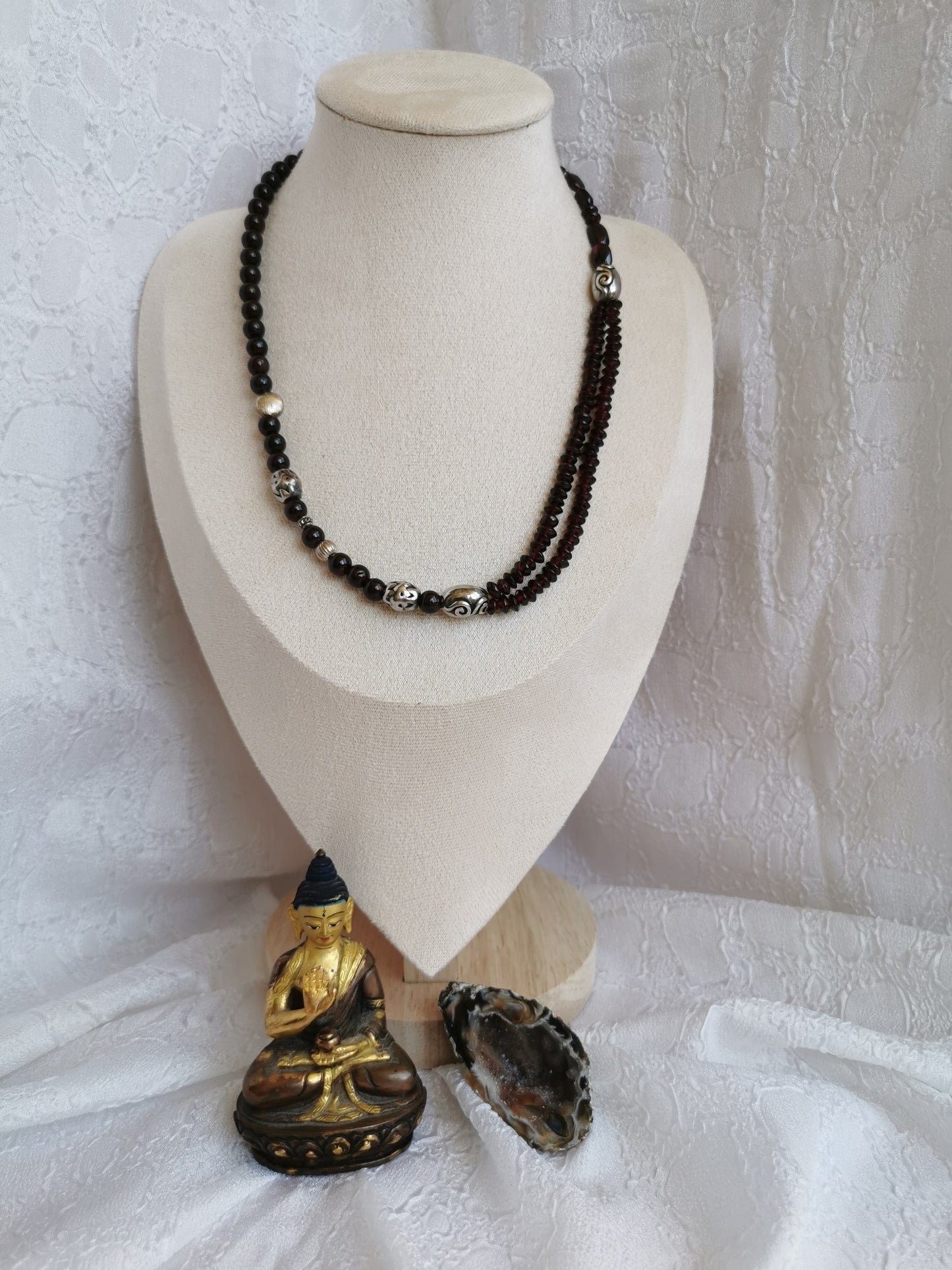 Collier asymétrique en grenat et perles argent 925