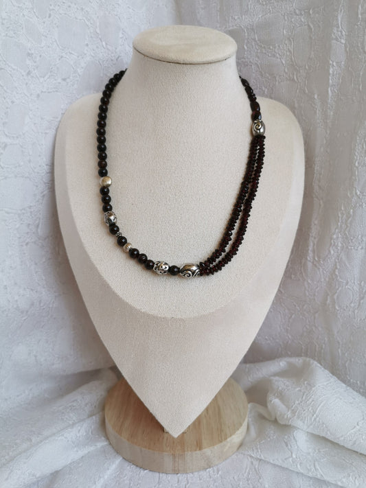 Collier asymétrique en grenat et perles argent 925