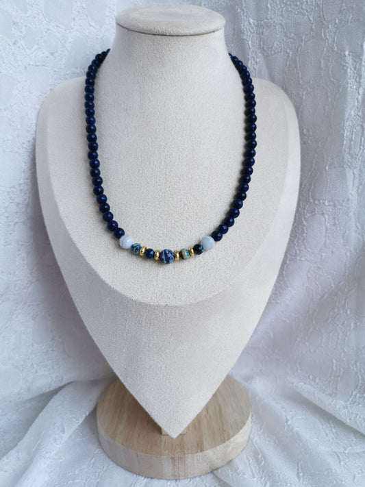 Collier en lapis-lazuli, sodalite et agate bleue dentelle.
