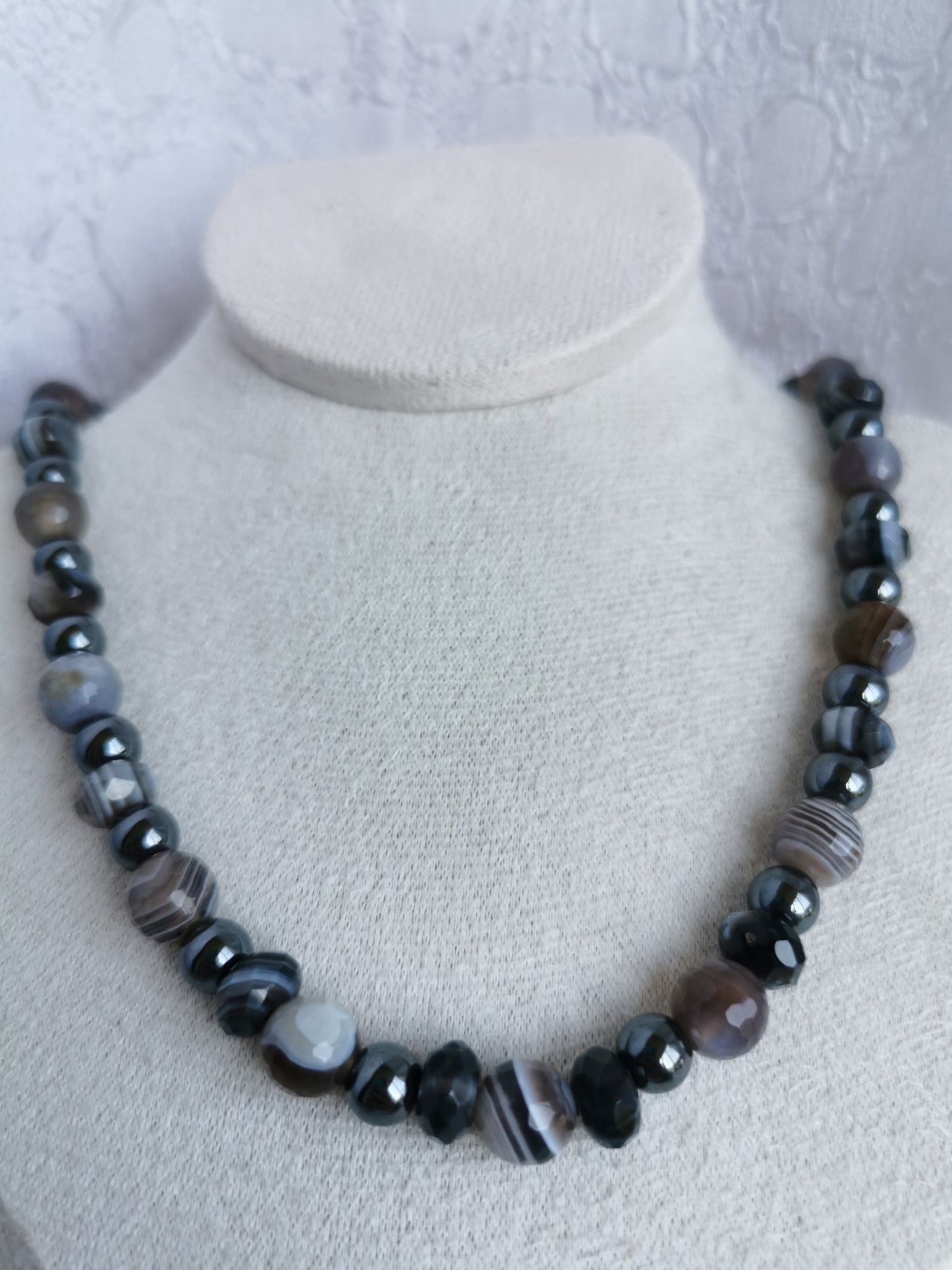 Collier en agate noire, agate rubanée et hématite