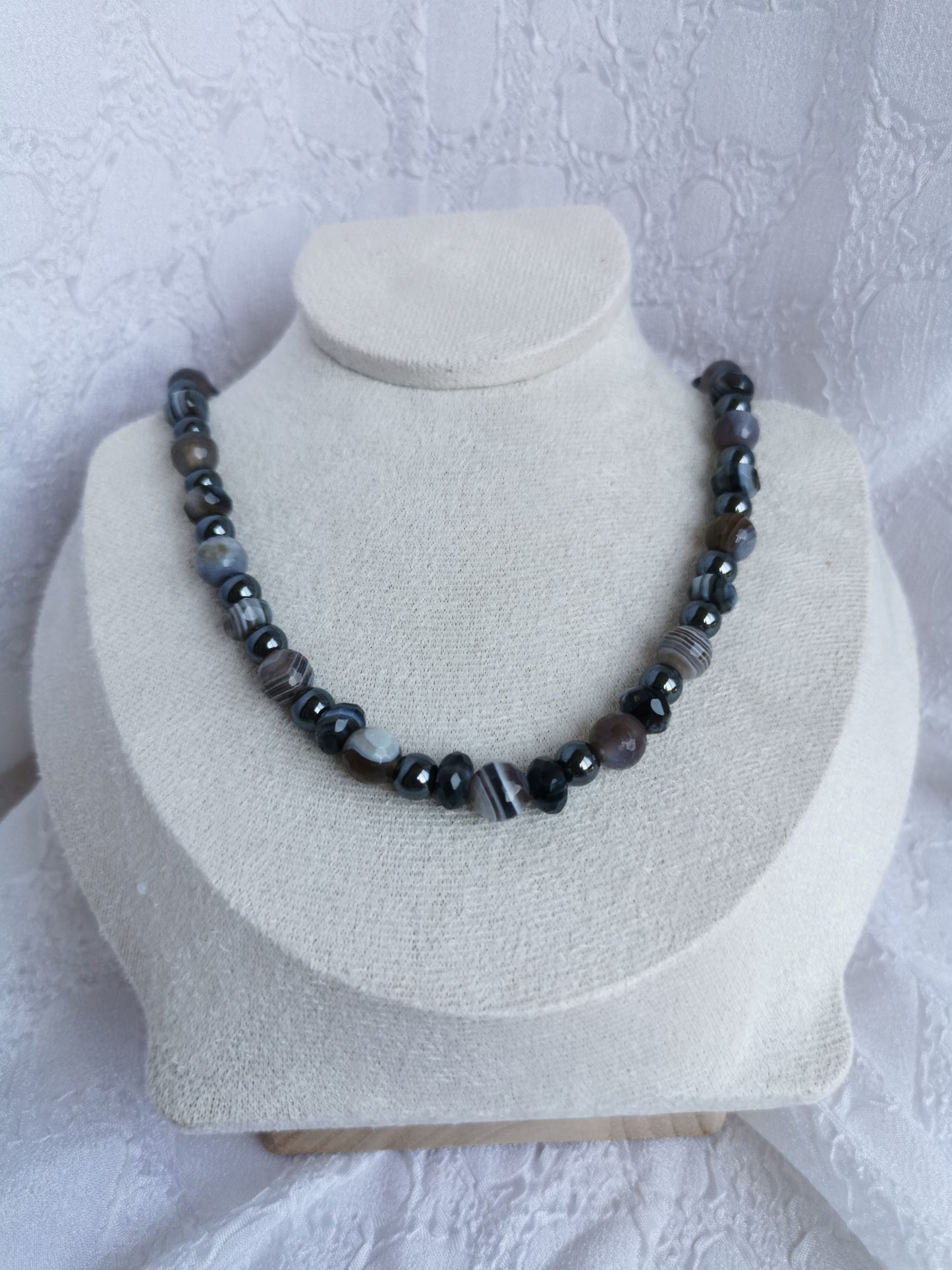 Collier en agate noire, agate rubanée et hématite