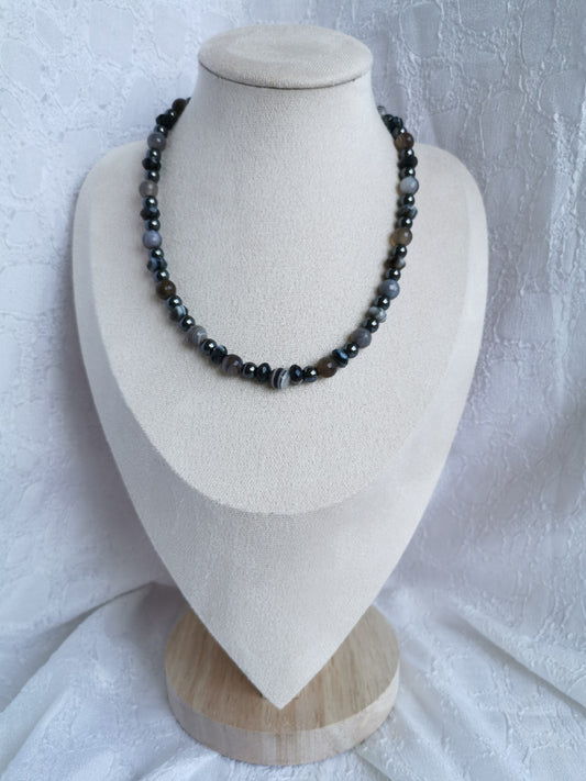 Collier en agate noire, agate rubanée et hématite
