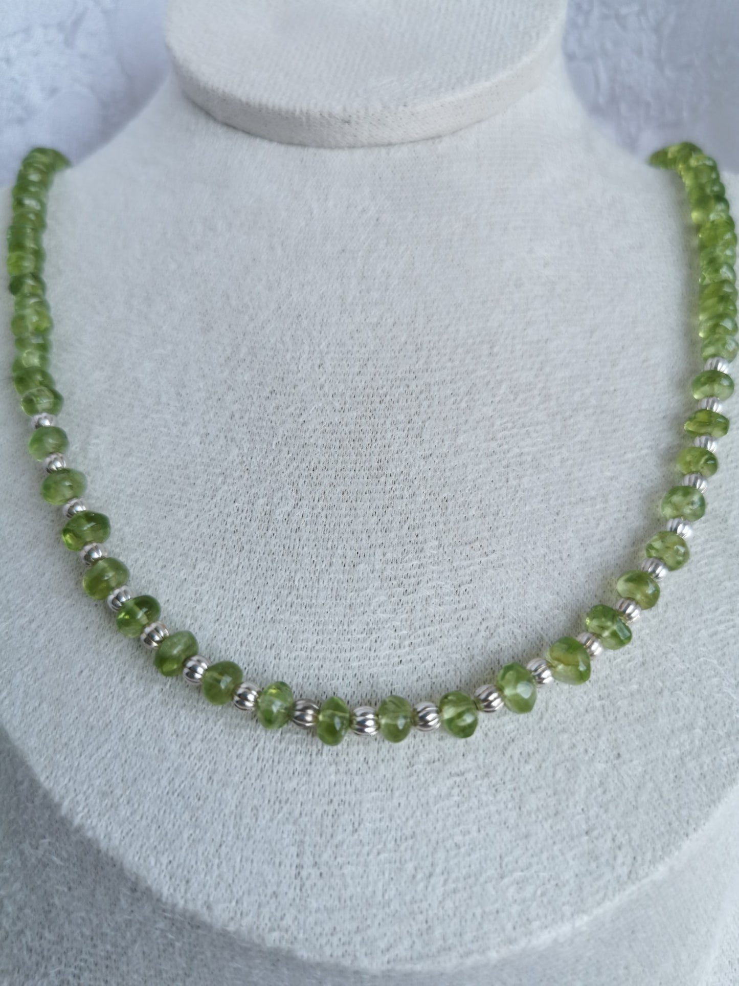 Collier en péridot et perles en argent 925