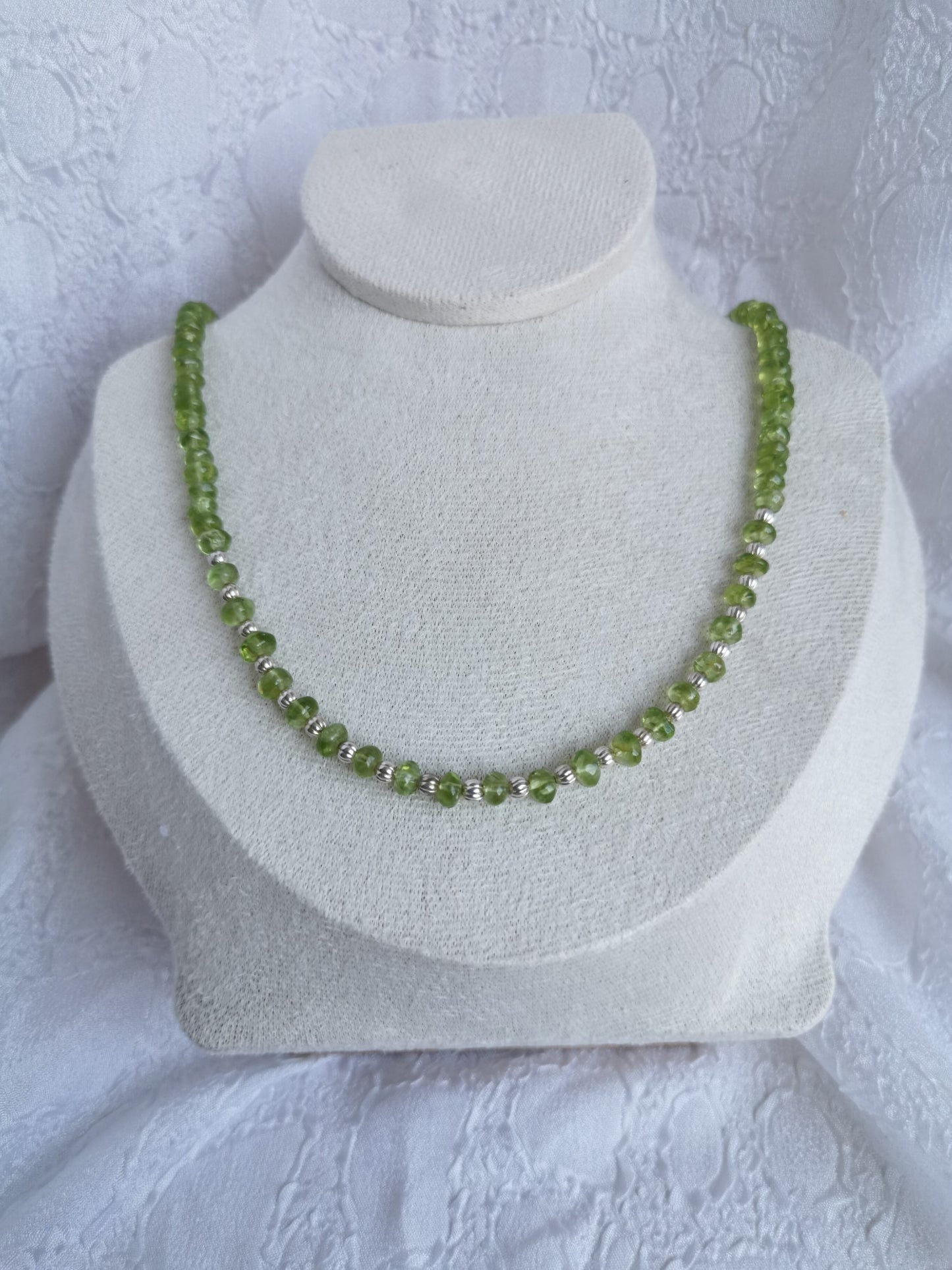 Collier en péridot et perles en argent 925