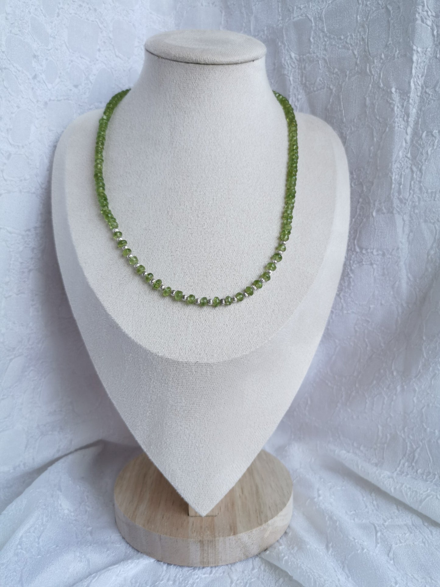 Collier en péridot et perles en argent 925